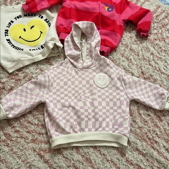 Pack of 4 - Trendy 3T sweatshirts - barely worn - Picture 4 of 9